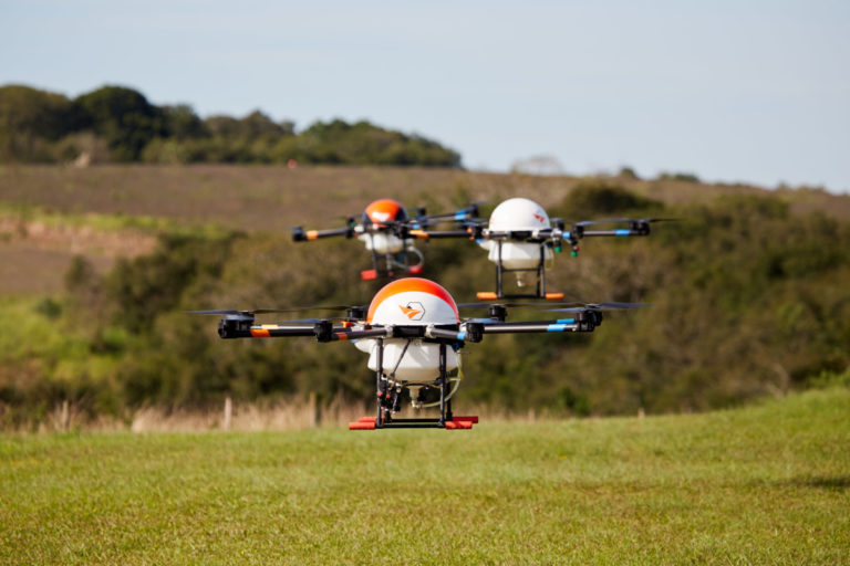 estes com aplicações em modo swarming ocorreram este mês em Gravataí/RS – Fotos: SkyDrones/Divulgação